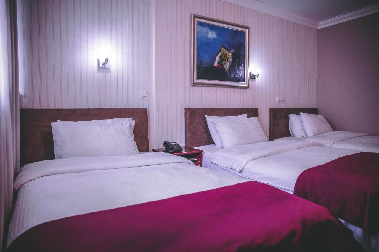 Hotel Super 8 Skopje Exterior foto